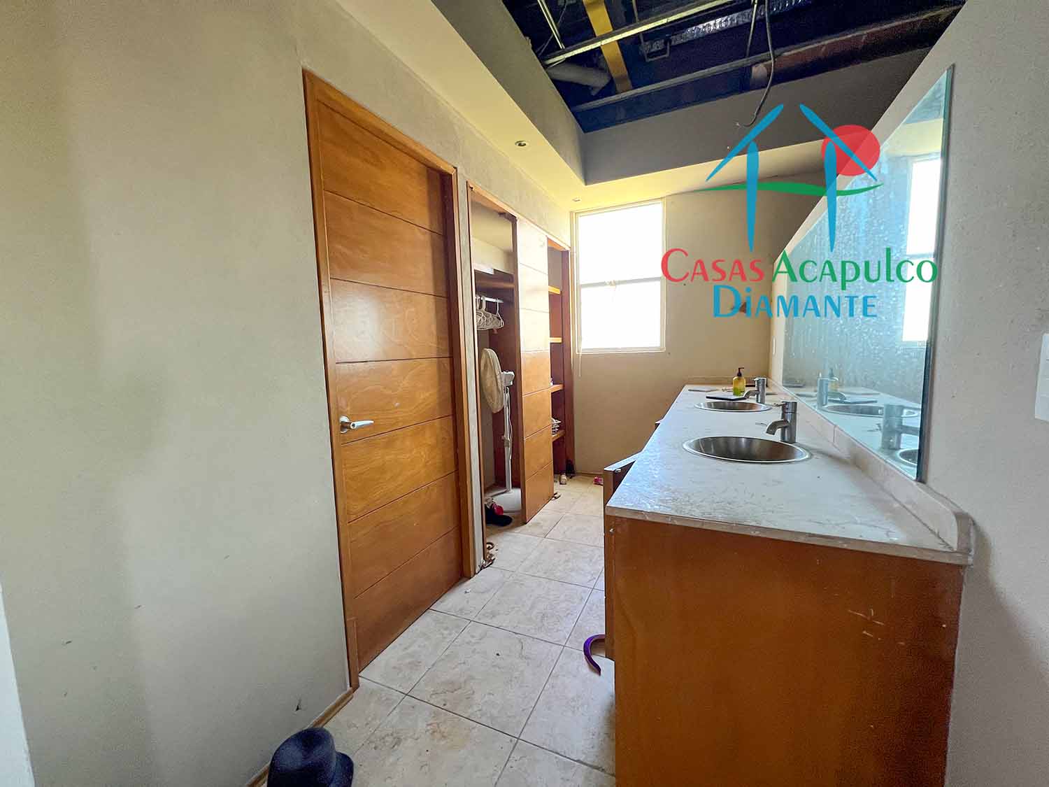 Galápagos 1001 - Recámara principal después de Otis 6